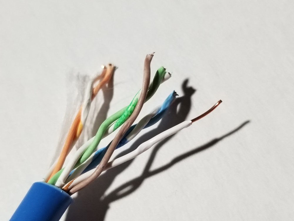 Berk-Tek 24/4P HyperPlus Cat5E Plenum U/UTP Network Cable Blue /100ft