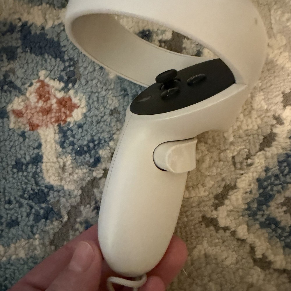 Meta Quest 2 VR Headset 128GB w/ Controllers/Regular Strap/Face Cover- Great