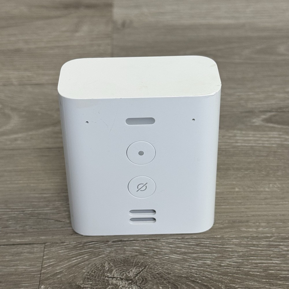 Amazon Echo Flex Plug In C77A68 Alexa Voice Control Speaker