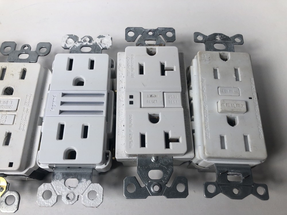 Leviton and mixmatch bundle 5 plugs - GOOD