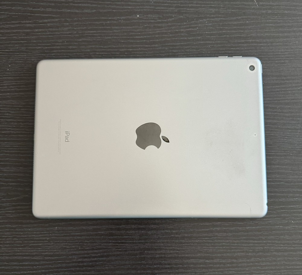 iPad 5th Generation 32gb Wi fi