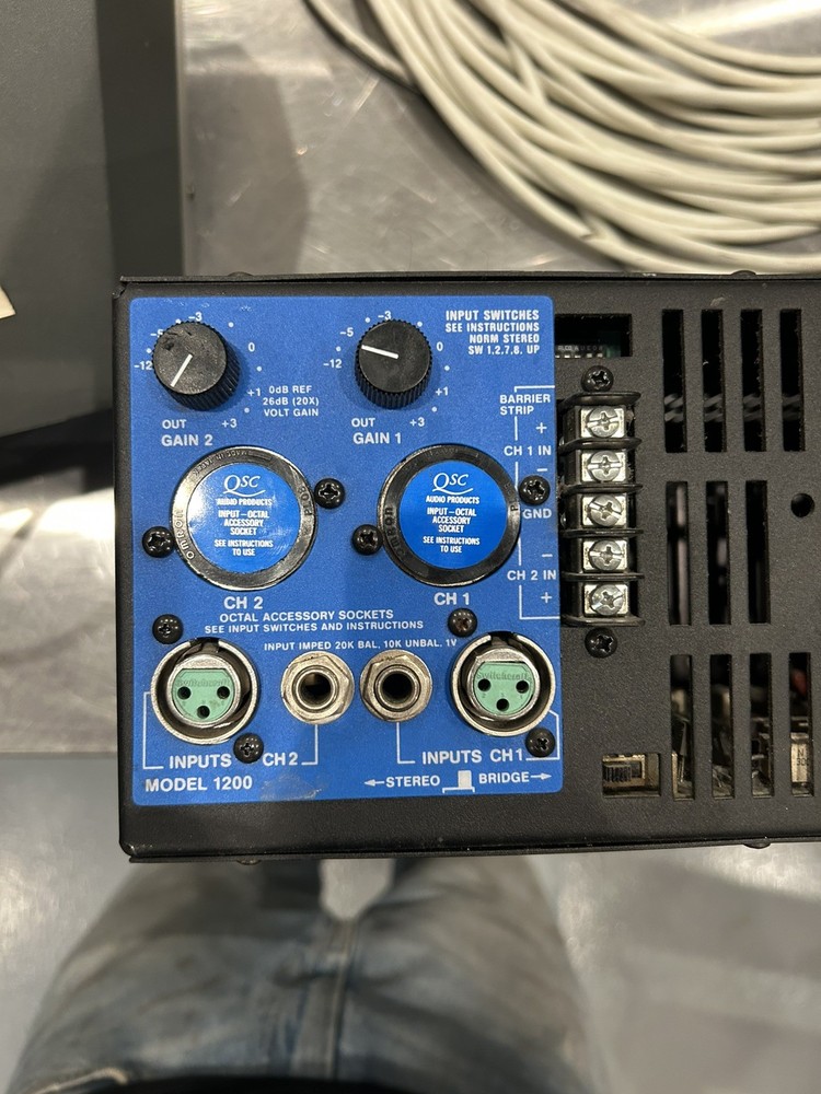QSC MODEL 1200 200W PROFESSIONAL STEREO AMPLIFIER