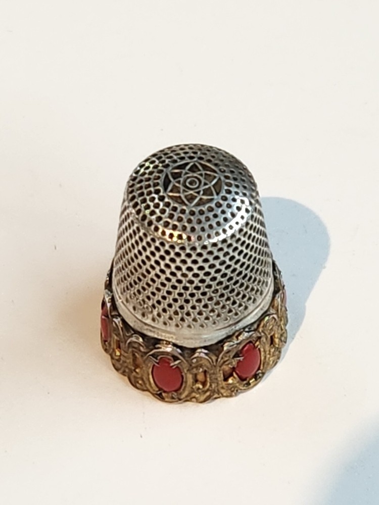 VINTAGE / ANTIQUE CABACHON 800 SILVER THIMBLE GERMAN