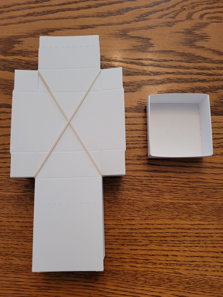 FB-24 Fold up boxes 100 count White 2 1/2" X 2 1/2"