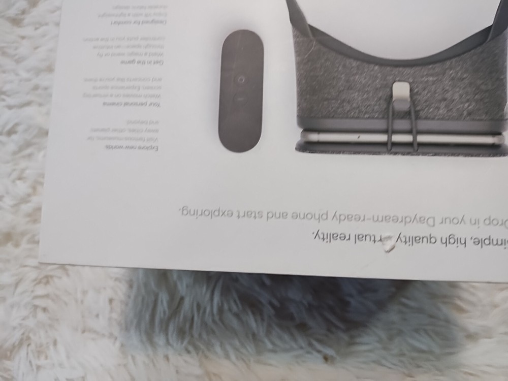 Google DAYDREAM VIEW + Remote GA00204-US (Android, 2016, Charcoal) **COMPLETE**