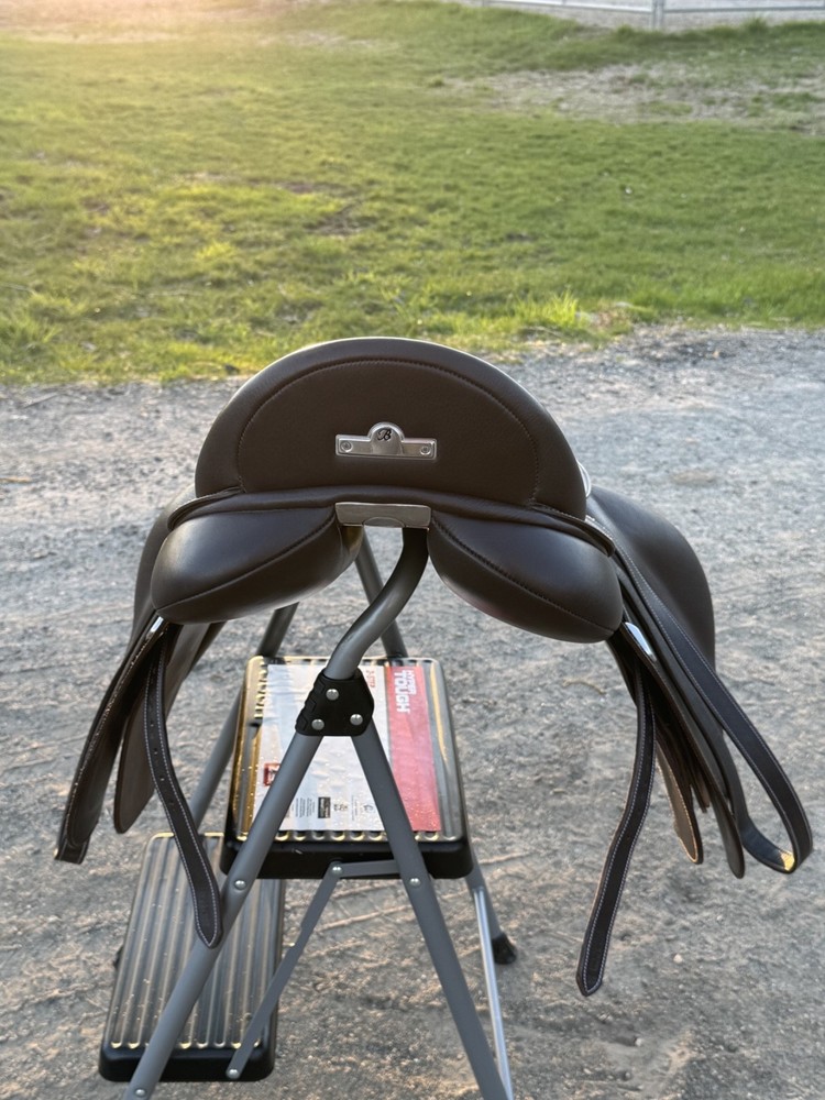 18" Bates All Purpose Saddle With Easy Change Fit Solution & CAIR System