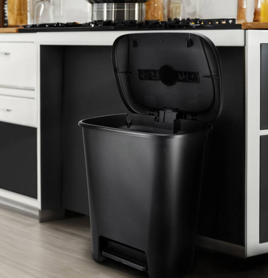 Hefty Kitchen Trash Can, 20.1 Gallon Plastic Step Garbage Bin with Foot Pedal Li