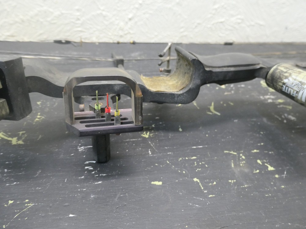 VINTAGE BUCK SABER COMPOUND BOW