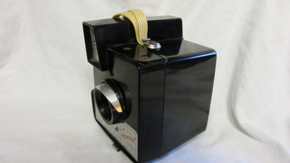 VINTAGE 1950s IMPERIAL DEBONAIR CAMERA