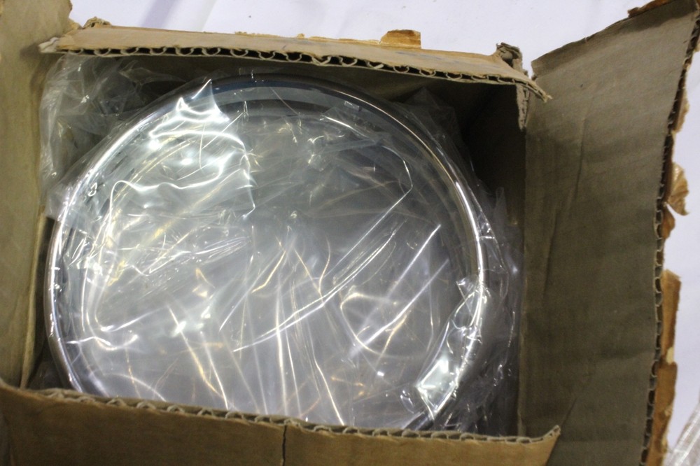 Glass holding frame