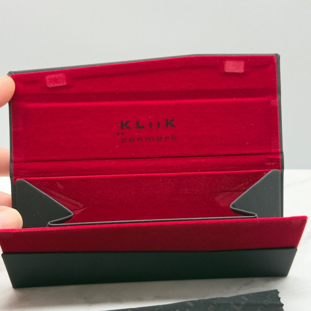 Kliik Denmark Black Tri Fold Triangle Shape Case Red Inner Lining Cleaning Cloth