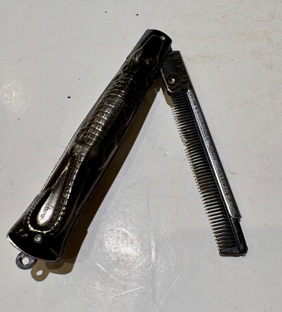 Vintage Alligator 5" Plastic Comb Novelty Switchblade Keychain