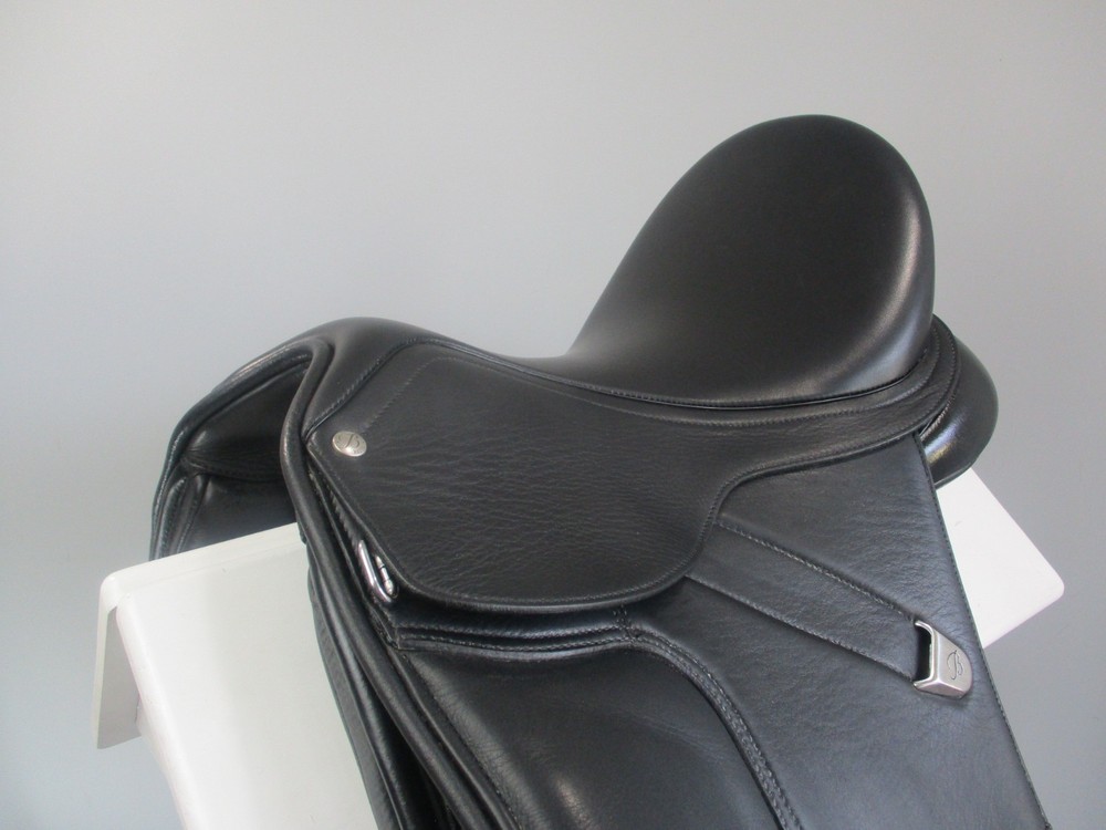 Bates Dressage Saddle 16"