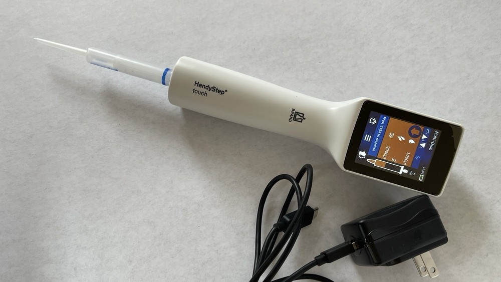 Pristine Condition BrandTech HandyStep Touch Screen Protector Still On &Charger