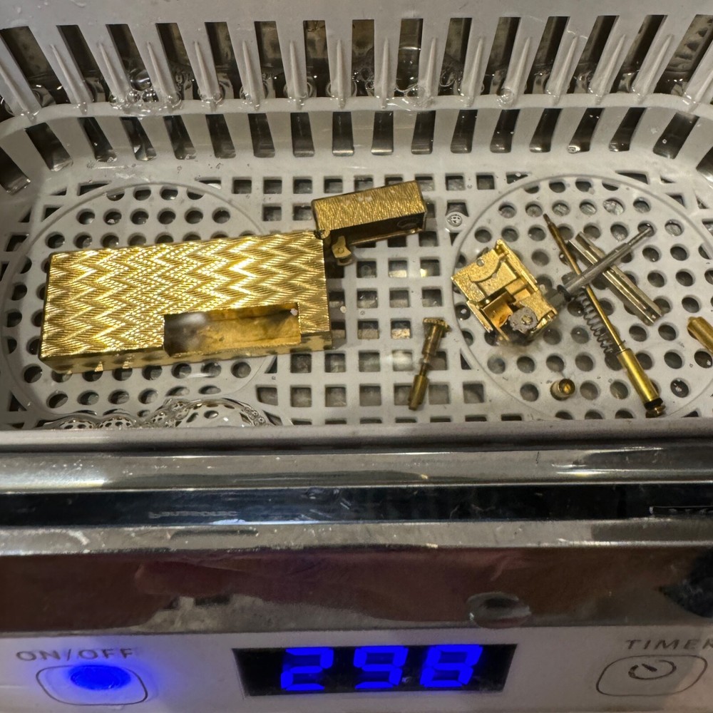 Dunhill Rollagas Lighter Gold CHEVRON Pattern-Ultrasonically cleaned_Working