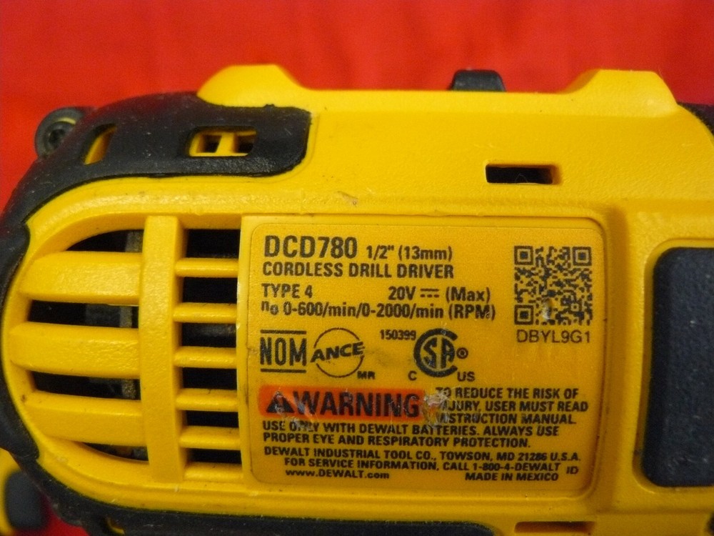 DEWALT DRILL/IMPACT SET IN BAG