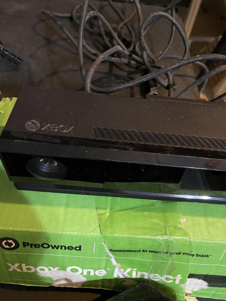 Microsoft Xbox One Kinect Sensor lot of 2 untested