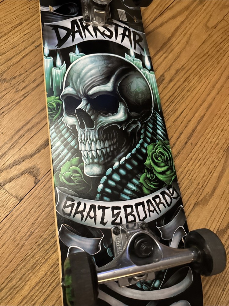 Darkstar Skateboard Complete - Skull (7 3/4") Black EUC