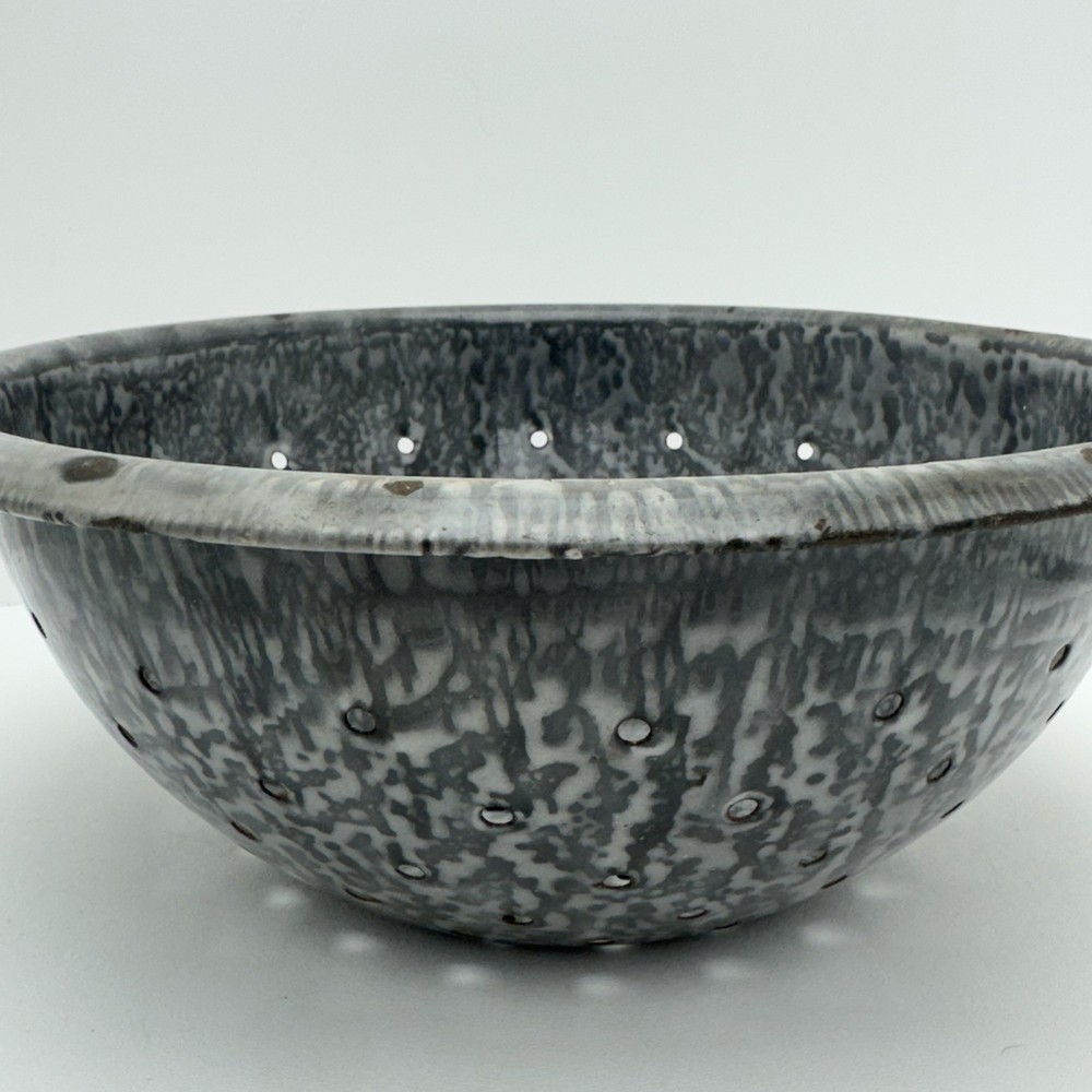 Vintage GRANITEWARE Enamelware COLANDER STRAINER Gray