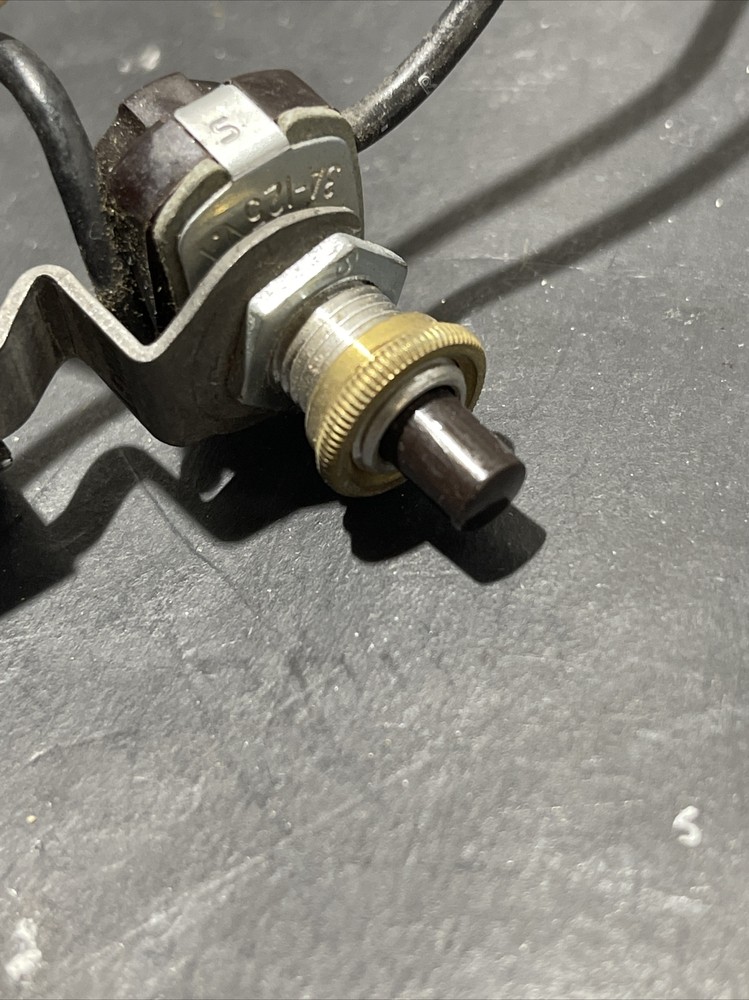 leviton phenolic socket with side mounted on-off push switch