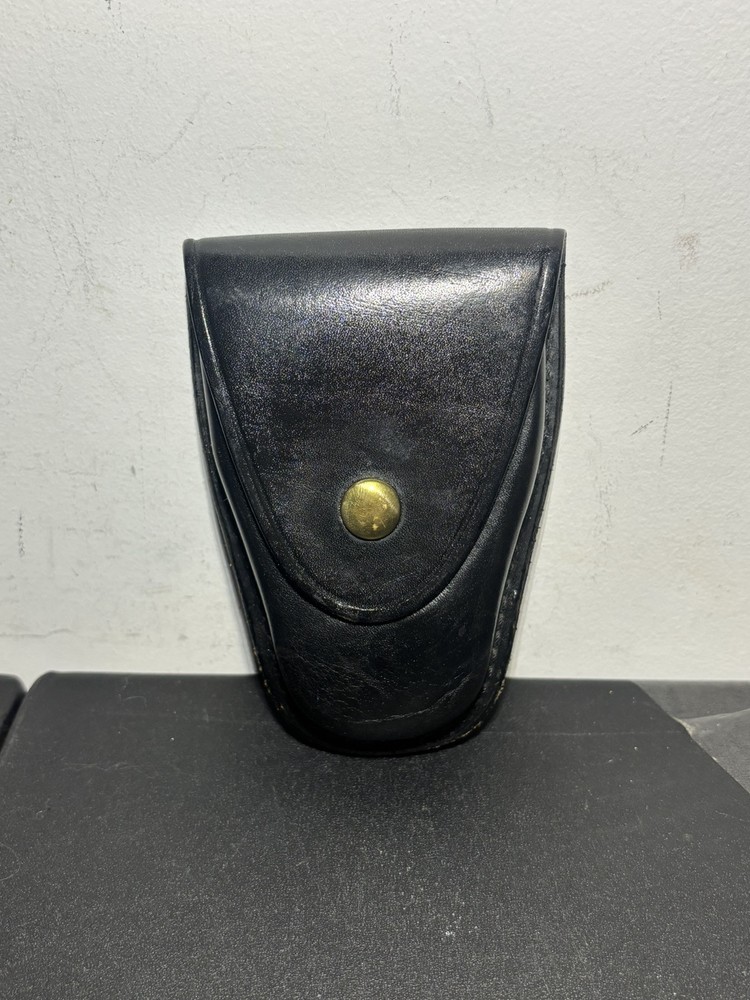 Point Blank Leather Works P332 black Leather handcuff case closed top