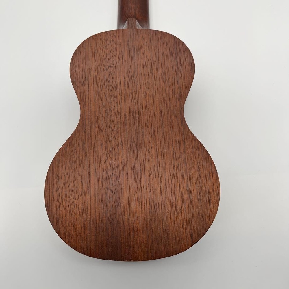 FAMOUS FS-1G soprano ukulele with case