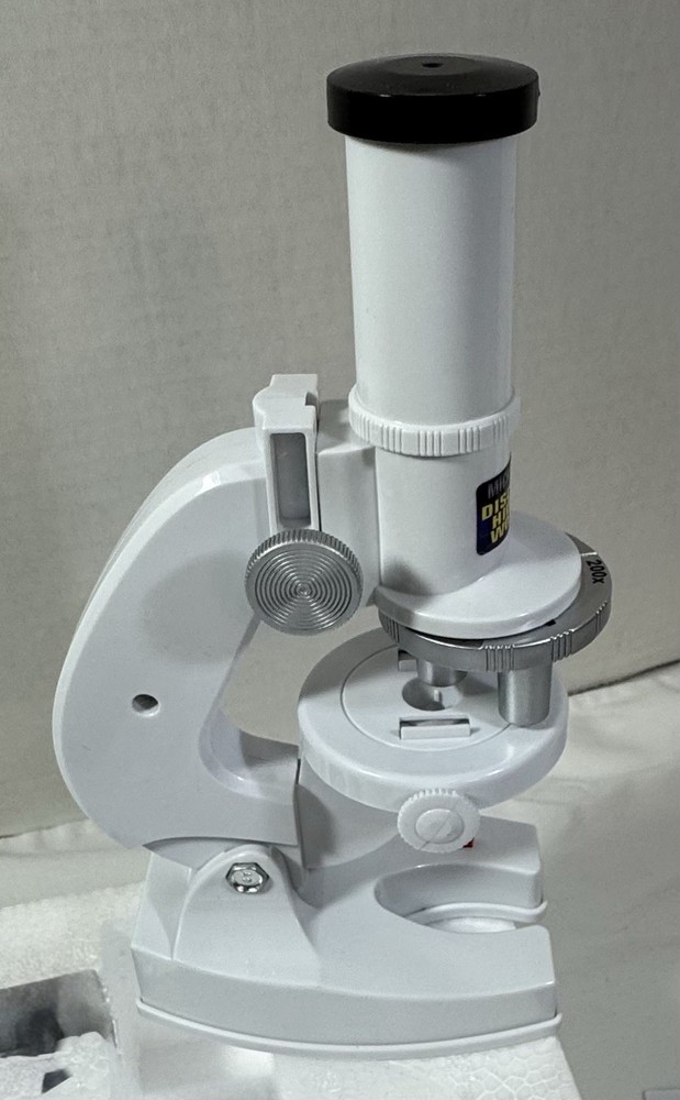 Stem White Microscope Kit W/ Light Source 100, 200, 450 Magnification Complete