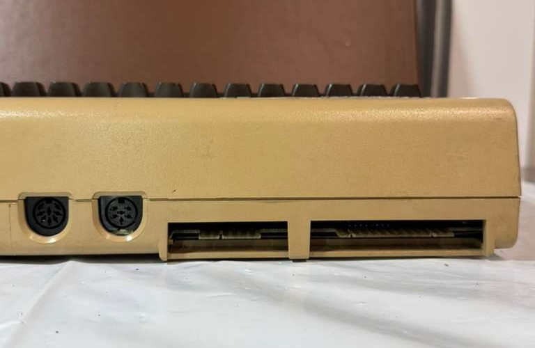 Vintage Commodore 64 Home Computer – Classic 8-Bit Retro Gaming System