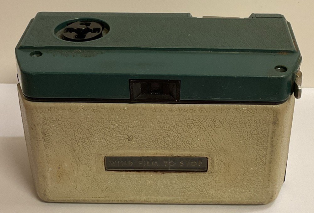 Vintage Kodak Hawkeye Instamatic Camera R4 Untested Missing Strap