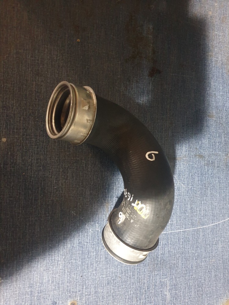 (TS) MERCEDES BENZ INTERCOOLER PIPE A2035281482