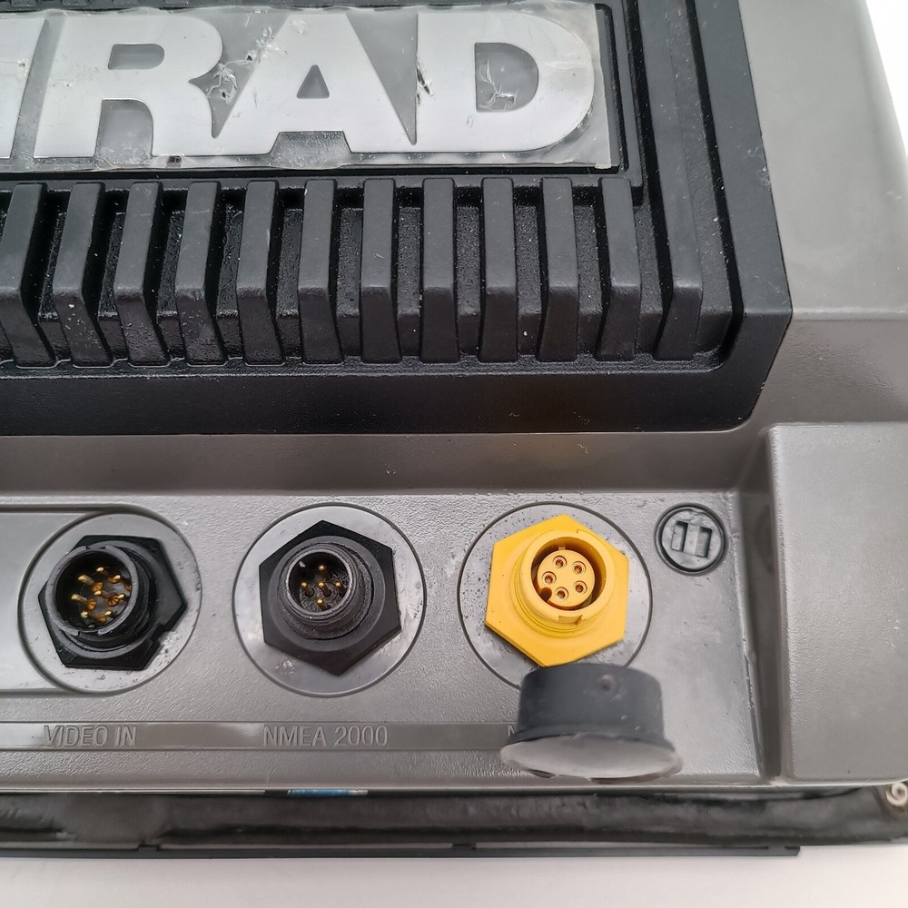Simrad NSS8 EMEA Chartplotter And Multifunction Display NSS-8 w/Suncover