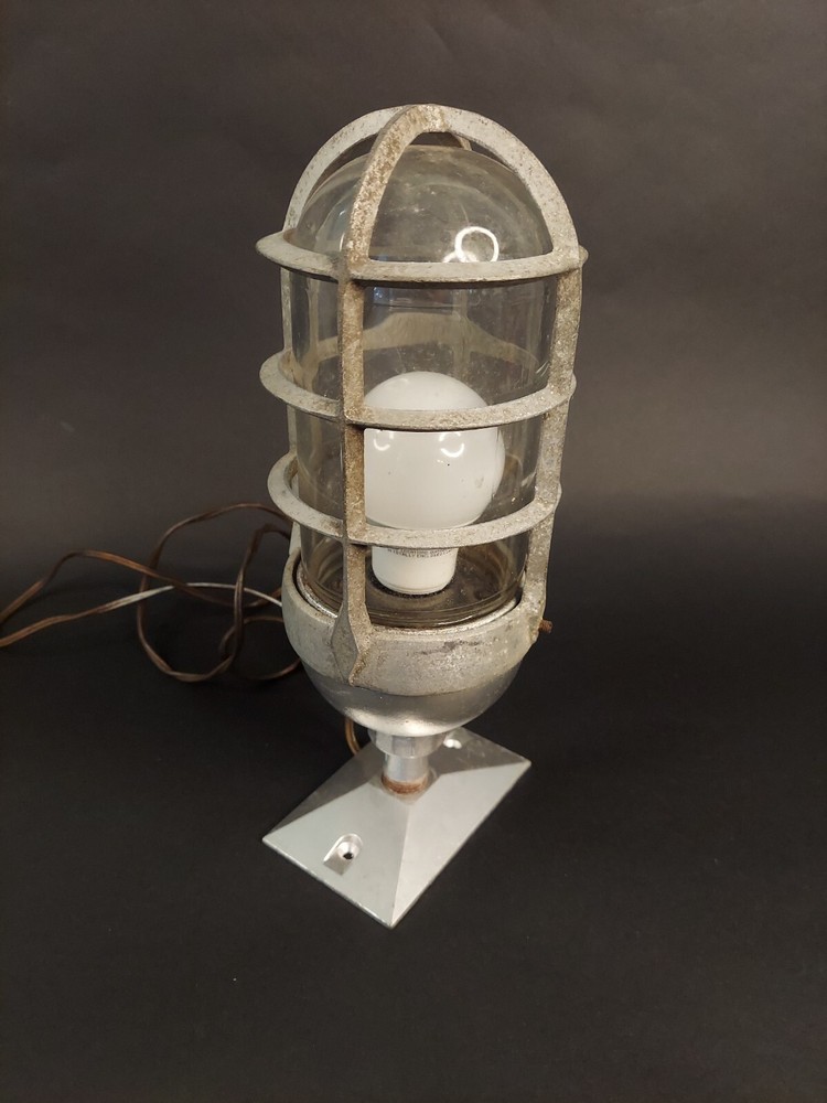 Vintage Simplet Industrial Light Fixture