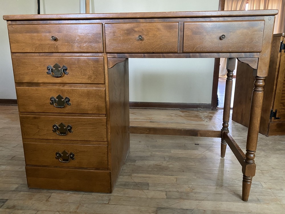 ETHAN ALLEN - NUTMEG 211 - WRITING DESK