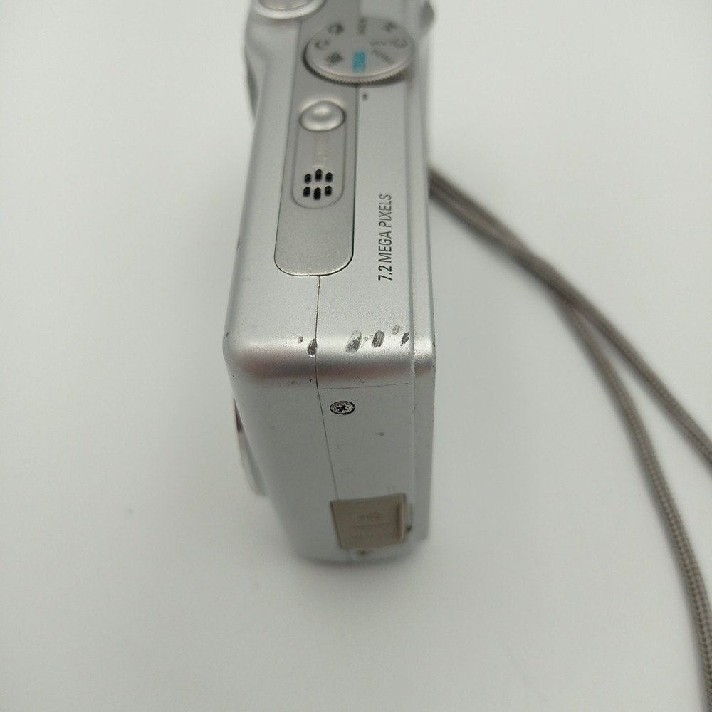 Samsung Digimax D75 7.2MP Compact Digital Camera Silver - Powers Off Randomly