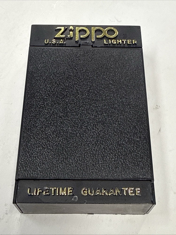 ZIPPO 2000 ZI RED SHIELD POLISHED CHROME LIGHTER UNFIRED IN BOX 787