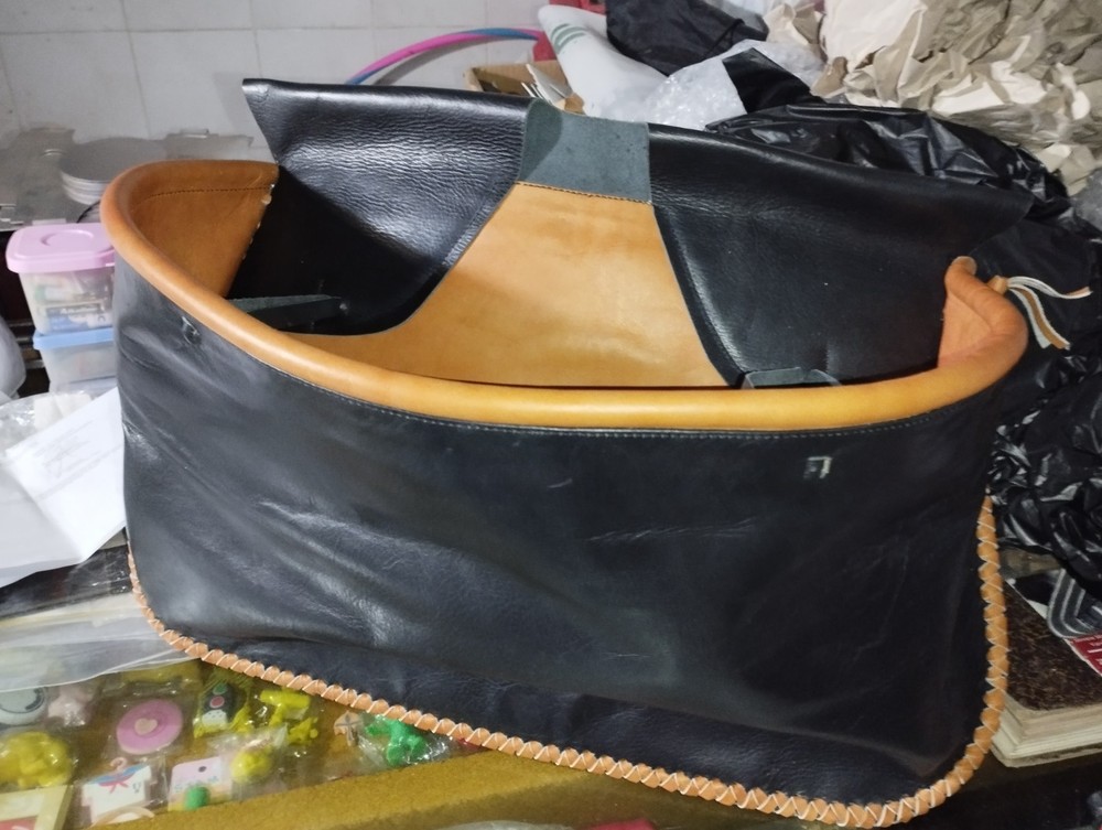 Busker Pouch