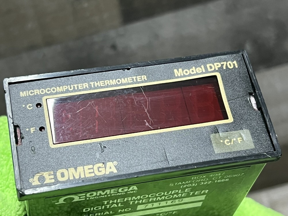 Omega DP701 Microcomputer digital Thermometer pre-owned