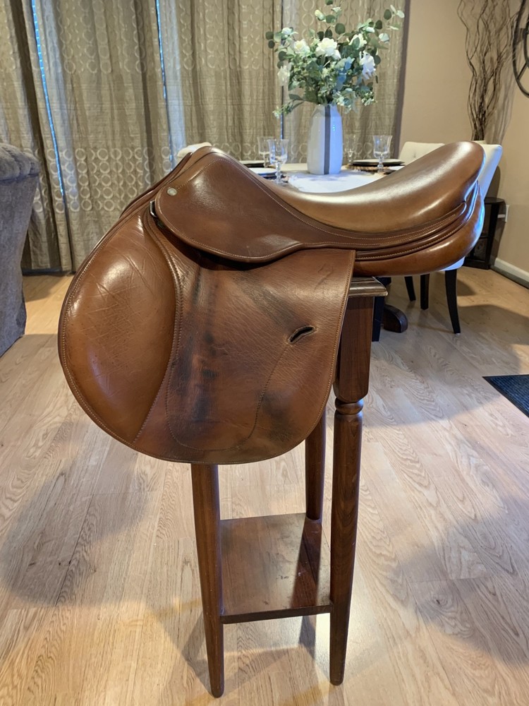 18" Antares Close Contact Saddle,  Medium Width, Short Flap