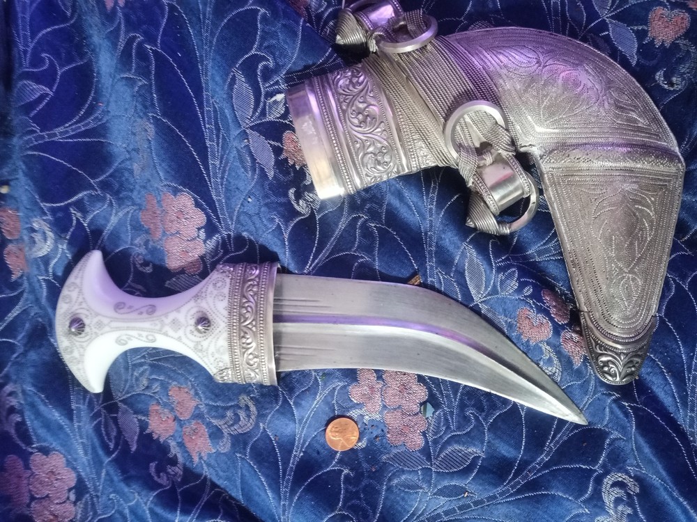 Omani Khanjar dagger and silver sheath