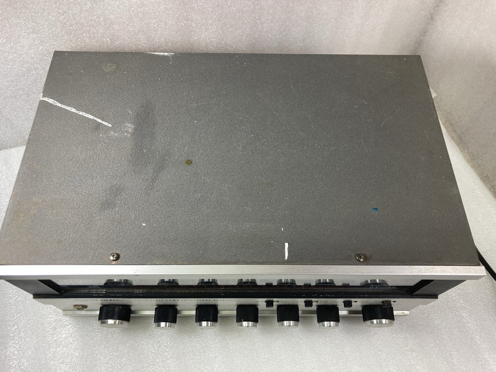 Realistic DX-160 Solid State Communications Receiver Powers On. READ