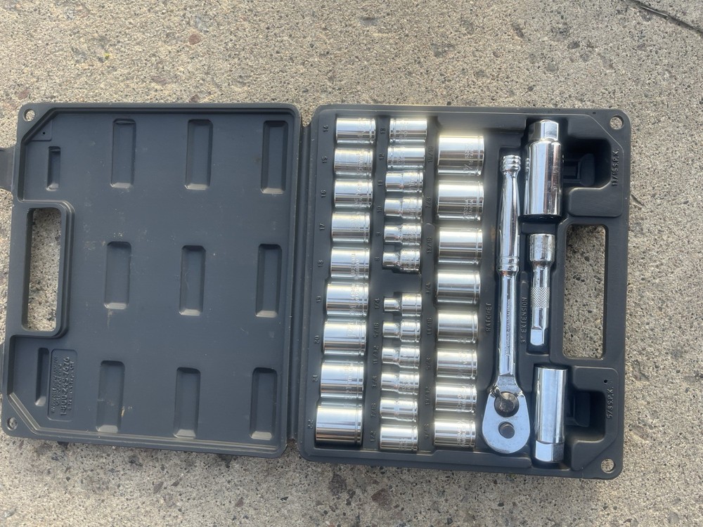 Popular Mechanics 33 Piece Socket Set