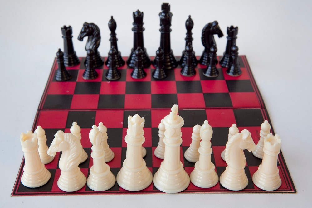 Vintage Chessmen King Size Chess Set - READ