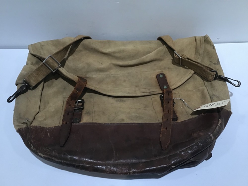 Private Purchase US Musette Bag w/ Leather Bottom