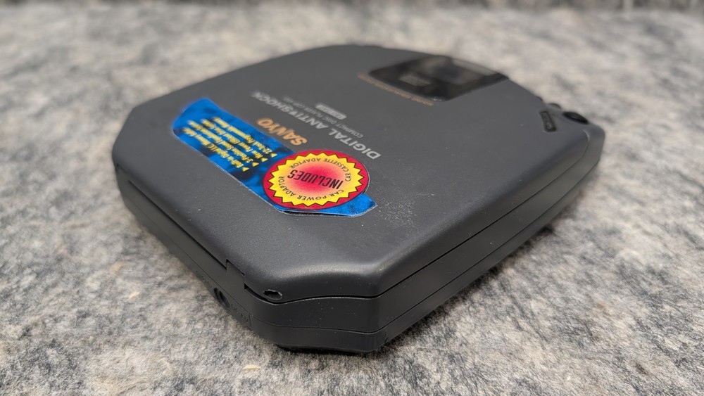 Sanyo CDP-450 Digital Audio Compact Disc Player CD Discman Bundle