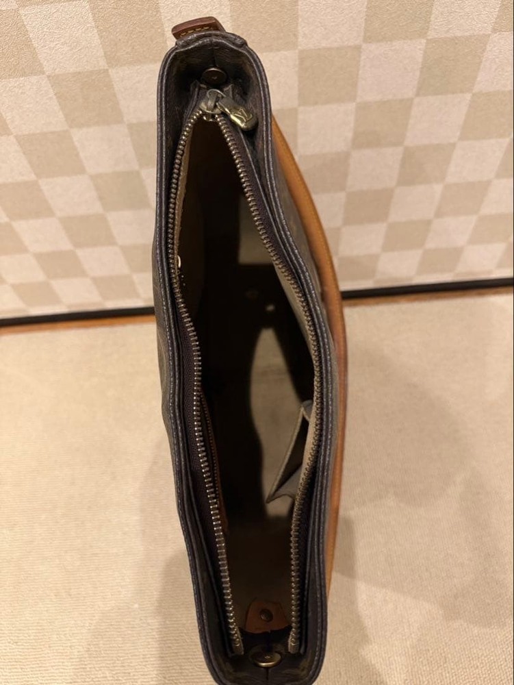 LOUIS VUITTON Looping GM Handbag Monogram