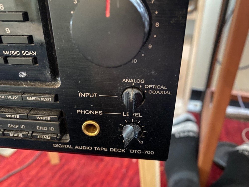 SONY DTC-700 DAT DIGITAL AUDIO TAPE DECK PLAYER RECORDER