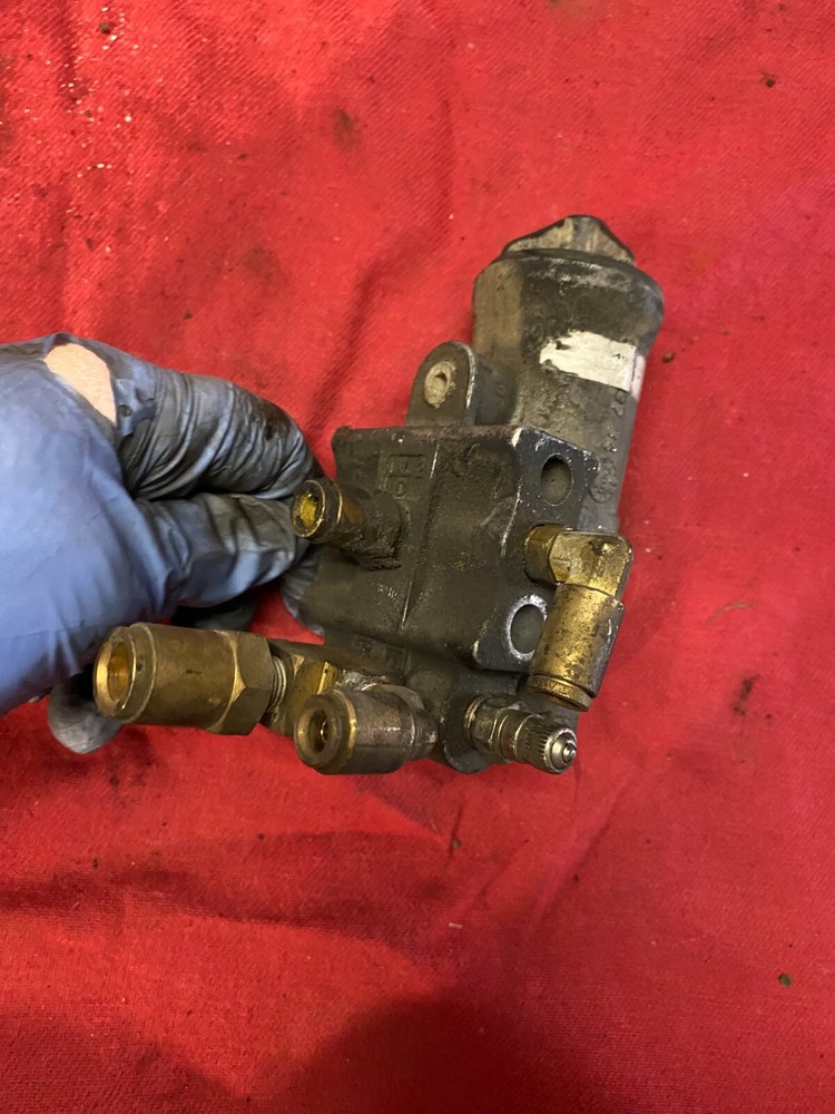 Cummins OEM Bendix Air Compressor Governor K025894