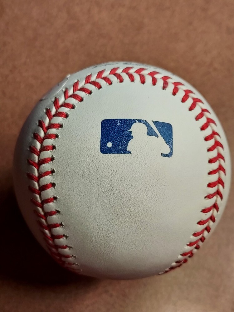 MAXIMO ACOSTA AUTOGRAPHED BASEBALL ON MLB BALL. JSA CERT