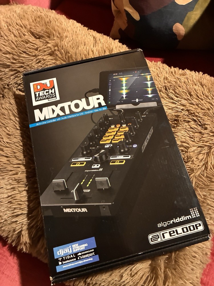 Reloop Mixtour -  DJ Controller & Audio Interface