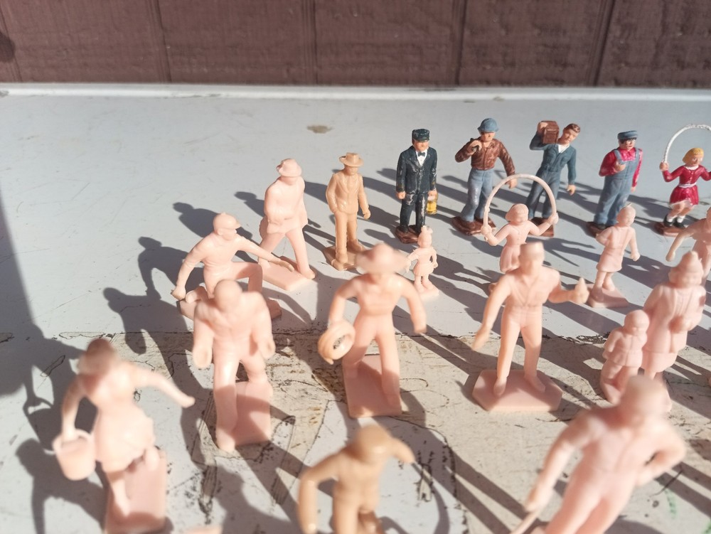 Model Train Accessories-people
